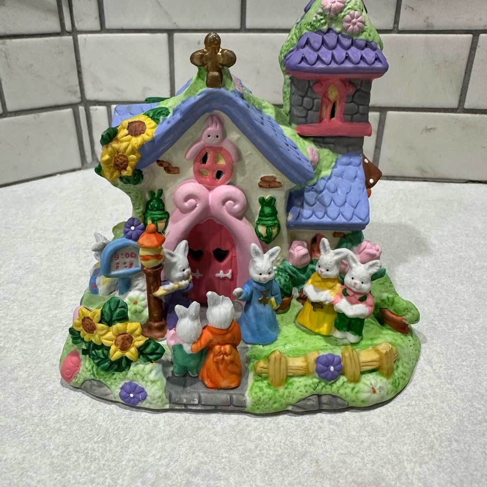 Cottontale Cottages Houses Porcelain Church,  PreOwned in Perfect Condition.